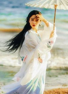 《财迷王妃：王爷，借个宝贝》小说章节出色试读 顾久拧容墨小说全文